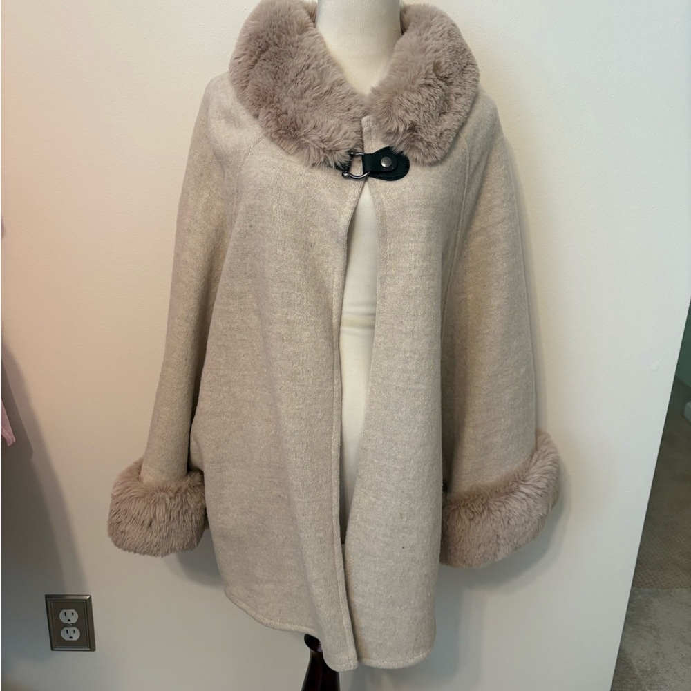 New with tag faux fur collar and wrists cape